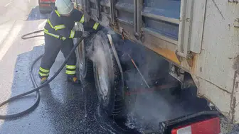 Babaeski yolunda seyir halindeki kamyon alevlere teslim oldu
