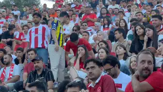 Kaşlılar milli maç coşkusunu 2500 yıllık antik tiyatroda yaşadı