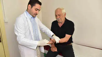 Motorlu testereyle kopan parmağı beş saatlik operasyonla kurtardılar