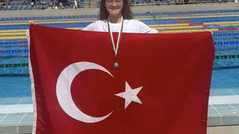 Eskişehirli genç yüzücü Varna’da kürsüye çıktı