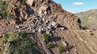 Erzurum'da kaya tehlikesi mahalle yolunu ulaşıma kapattı