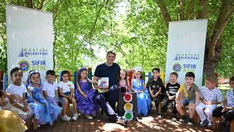 Kartepe’de çocuklar atıklardan kıyafet tasarlayıp podyuma çıktı
