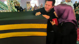 Mersinli gencin Kabe özlemi görenleri duygulandırdı