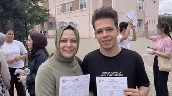 Bursa'da üniversite sınavında anne ve oğul aynı sırayı paylaştı