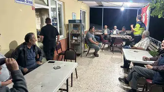 Bilecik köy kahvesinde trafik güvenliği dersi