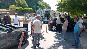 Zonguldak trafiğinde tehlikeli sürüş cami bahçesinde bitti