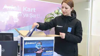 Kuşadası'nda yaşayanlara 17 farklı alanda indirim sağlayan Adalı Kart büyüyor