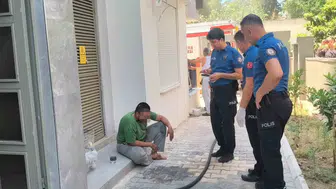 Antalya’da evini ateşe veren genç mahalleliyi sokağa döktü