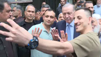 Erdoğan Beyoğlu sokaklarında vatandaşlarla çay içti