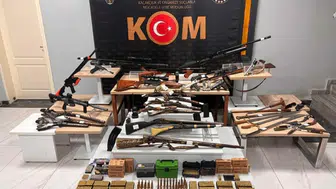 Uşak’ta cephanelik gibi eve polis operasyonu