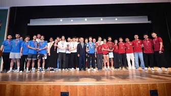Anadolu Üniversitesi sporun yıldızlarını ödüllendirdi