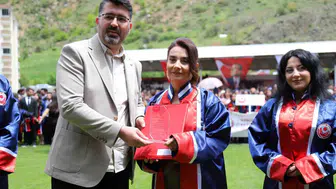 55 yaşında okul birincisi oldu