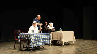 Aydınlı tiyatro öğrencileri sahnedeki performanslarıyla izleyenleri mest etti