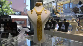 Düğünlerde yeni moda 600 bin liralık altın kravatlar