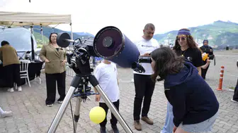 Mersinli uzmanlar Artvinli çocuklara bilim şenliğinde rehberlik etti