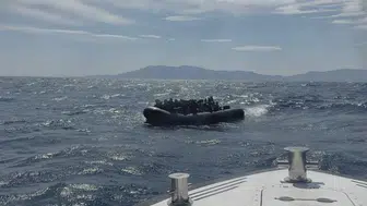 Ayvacık açıklarında botla geçiş yapmaya çalışan 43 kişi yakalandı