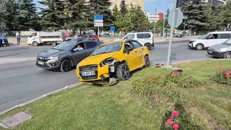 Eskişehir’de kavşak kazası trafiği kilitledi