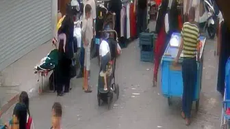 Adana'da pazarda yankesicilik için 12 yaşındaki çocuğu kullandı