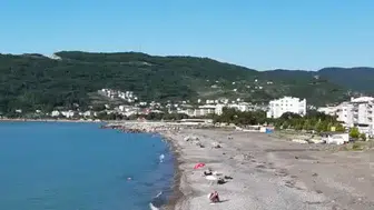 Cide'de sular çekildi halk tekrar denize döndü