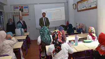 Salihli Kaymakamı öğrencilerin yaz dönemini inceledi