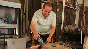 Vanlı iki kardeşin zamana karşı demir dövme mücadelesi