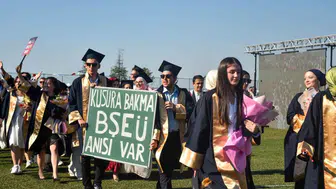 Bilecik’te binlerce öğrenci mezuniyet heyecanı yaşadı