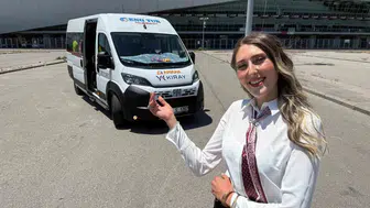 Eskişehirli Özge okuldan sonra servis direksiyonuna geçti