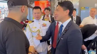 Japon Bakandan Eminönü'nde balık ekmek molası