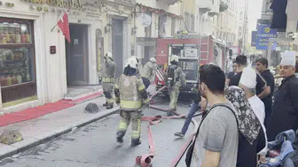 İstiklal Caddesi'ndeki alışveriş merkezinde korkutan yangın