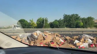 Eskişehir yolundaki kaza trafiği felç etti