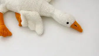 Çocukların gözdesi peluş kaz oyuncakları toplatılıyor