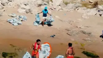 Şile sahillerinde çöp mesaisi Cankurtaranlar jet skilerle temizlik yaptı