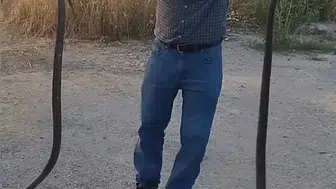Malatya’da yılanlarla arkadaşlık kuran adam şaşırttı