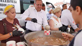 Ayvalık sokakları aşure kazanlarıyla şenlendi