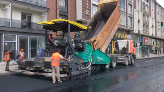 Kars trafiğinde asfalt mesaisi başladı