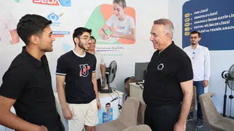Sultangazili gençler üniversite tercihlerini uzmanlarla yapıyor