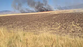 Bingöl’de anız yangınına müdahale eden ekipler zor anlar yaşadı