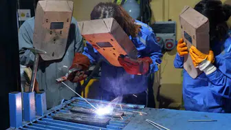 Kocaeli’de kurslar milyonları aşan bir okula dönüştü