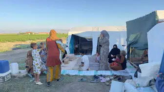 Konya'da tarlada çalışan ailelere sağlık ekibi ziyareti