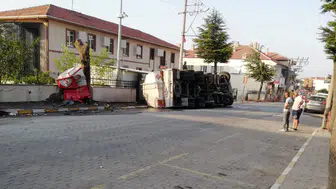 Balya merkezinde tanker kazası yürekleri ağza getirdi