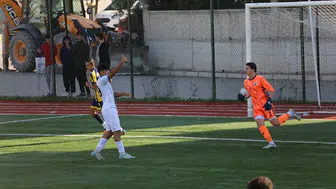 Menemen FK altyapısından çıkan genç kaleciyle profesyonel sözleşme imzaladı