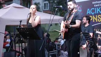 Maltepe sokakları 90’lı yılların şarkılarıyla yankılandı