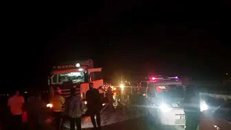 Niğde yolunda gece yarısı kaza Kamyonet alev topuna döndü
