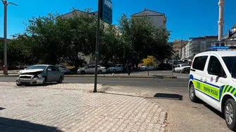 Doğukent yolunda iki araç çarpıştı