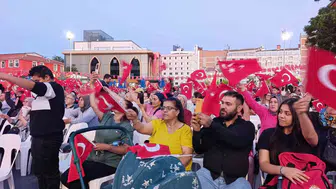 Afyonkarahisar 15 Temmuz için Zafer Kent Meydanı'nda toplandı