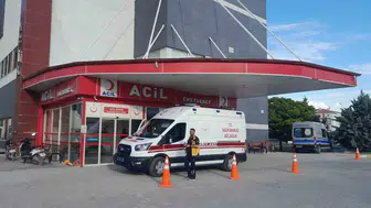 Konya Karapınar yolunda kamyon ve minibüs çarpıştı