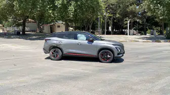 Zübeyde Hanım Caddesi'nde araçlar çarpıştı