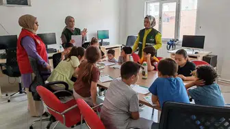 Erfelekli gençler teknolojiyi kodlayarak bağımlılığa karşı duruyor