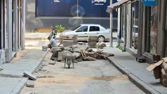 Bilecik'te 15 metrelik kaldırım esnafın işini durdurdu