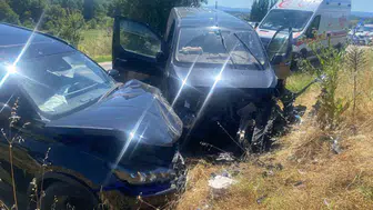 Bilecik'te trafik kazası iki sürücüyü hastanelik etti